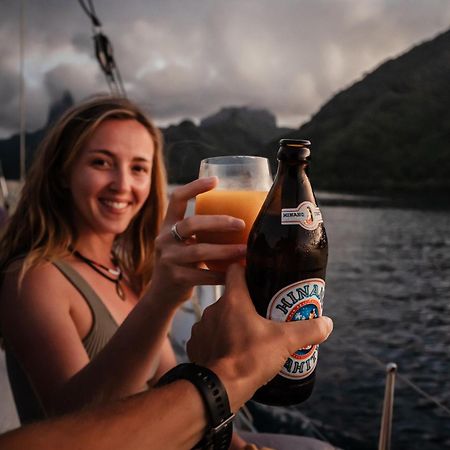 2 Nuits Insolites & 1 Excursion Voile A Bord Du Voilier Mori Ora Moorea Eksteriør billede