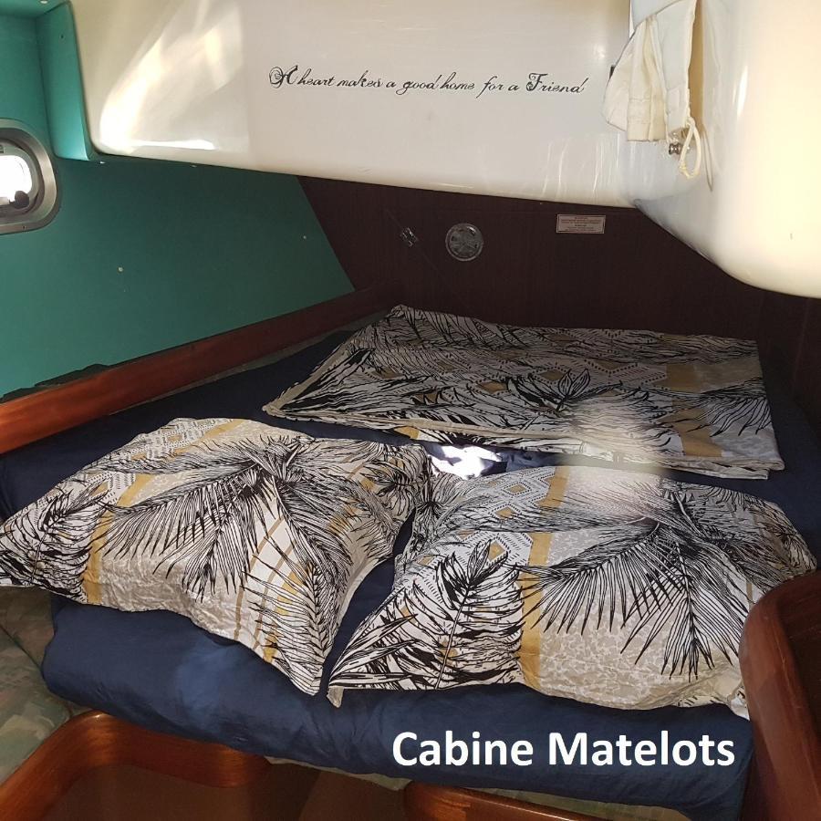 2 Nuits Insolites & 1 Excursion Voile A Bord Du Voilier Mori Ora Moorea Eksteriør billede