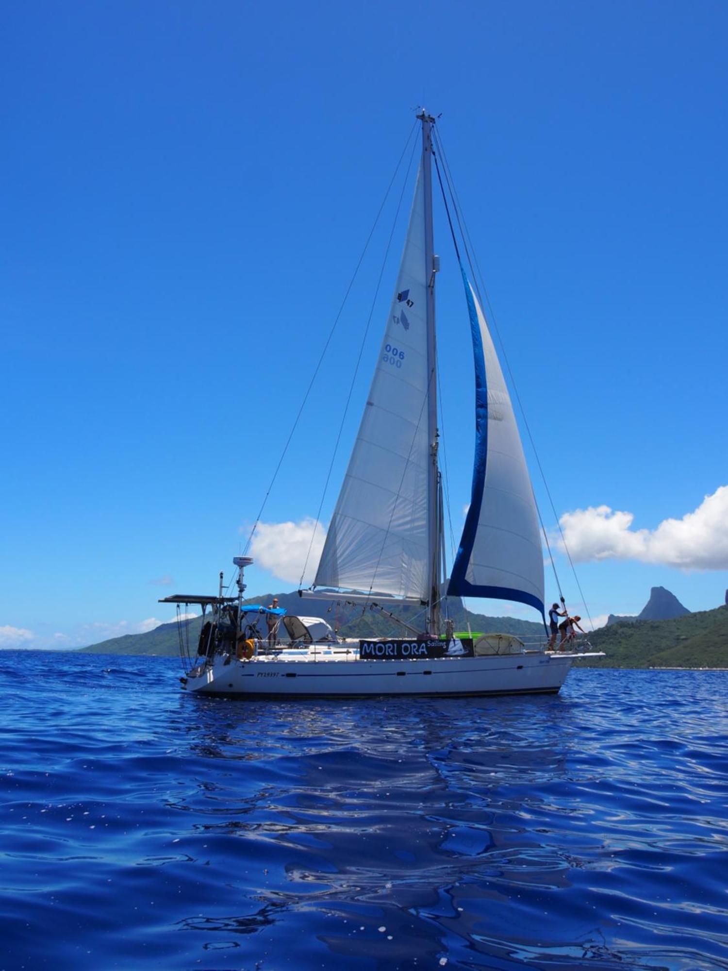 2 Nuits Insolites & 1 Excursion Voile A Bord Du Voilier Mori Ora Moorea Eksteriør billede
