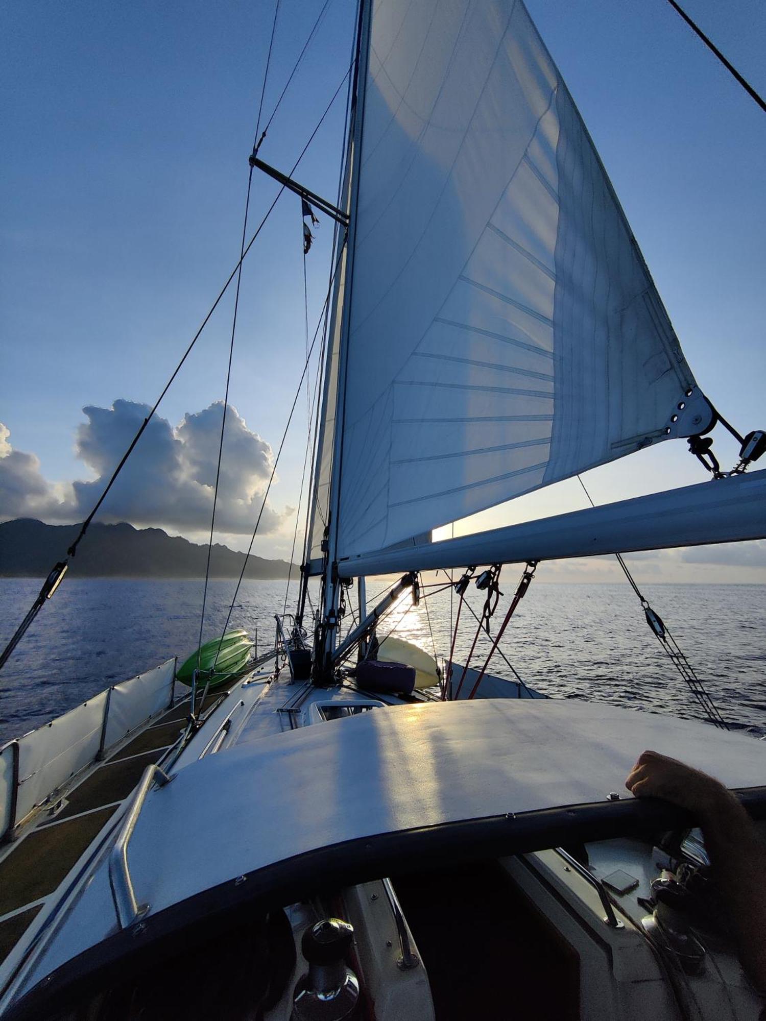2 Nuits Insolites & 1 Excursion Voile A Bord Du Voilier Mori Ora Moorea Eksteriør billede