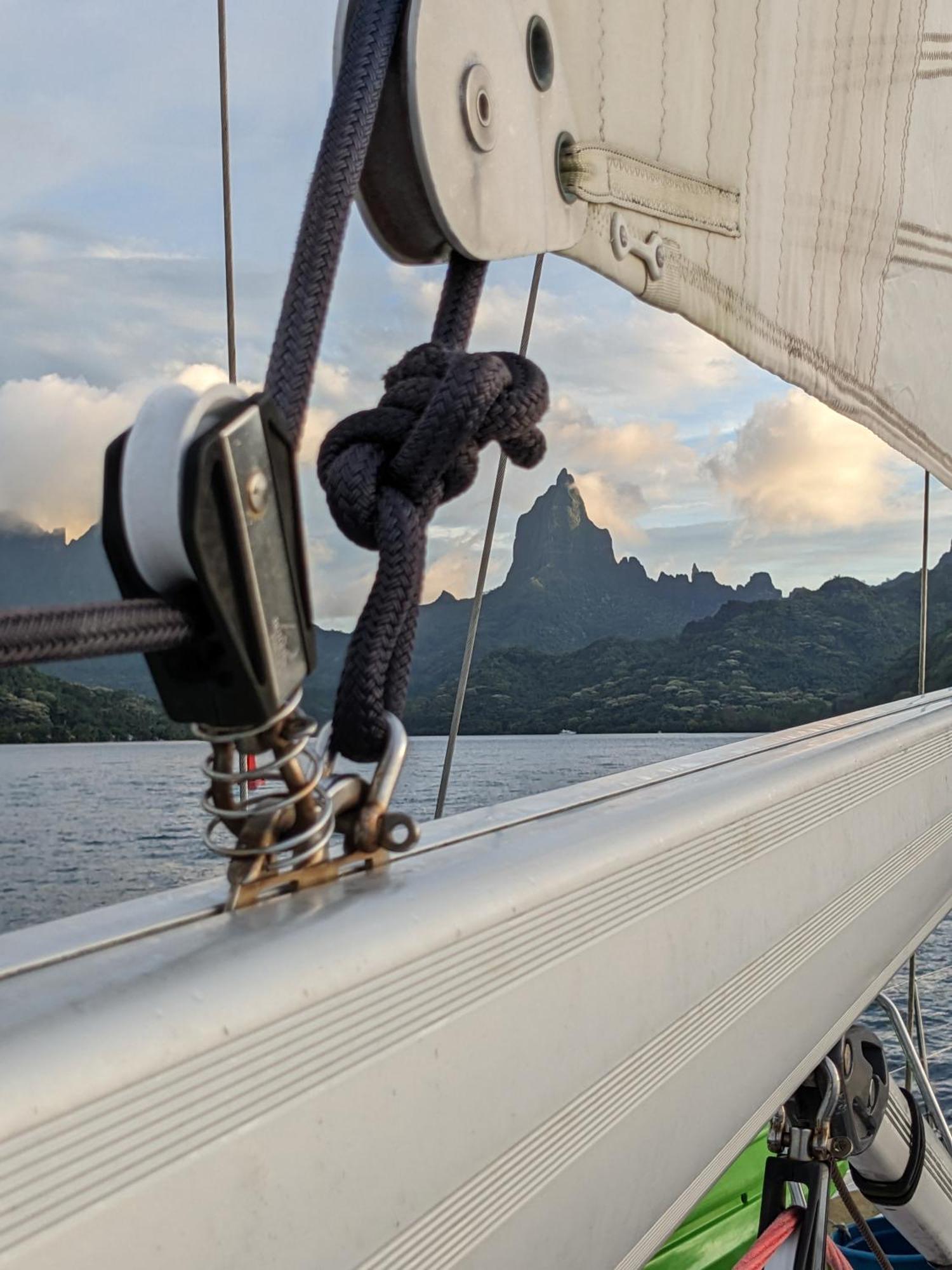 2 Nuits Insolites & 1 Excursion Voile A Bord Du Voilier Mori Ora Moorea Eksteriør billede