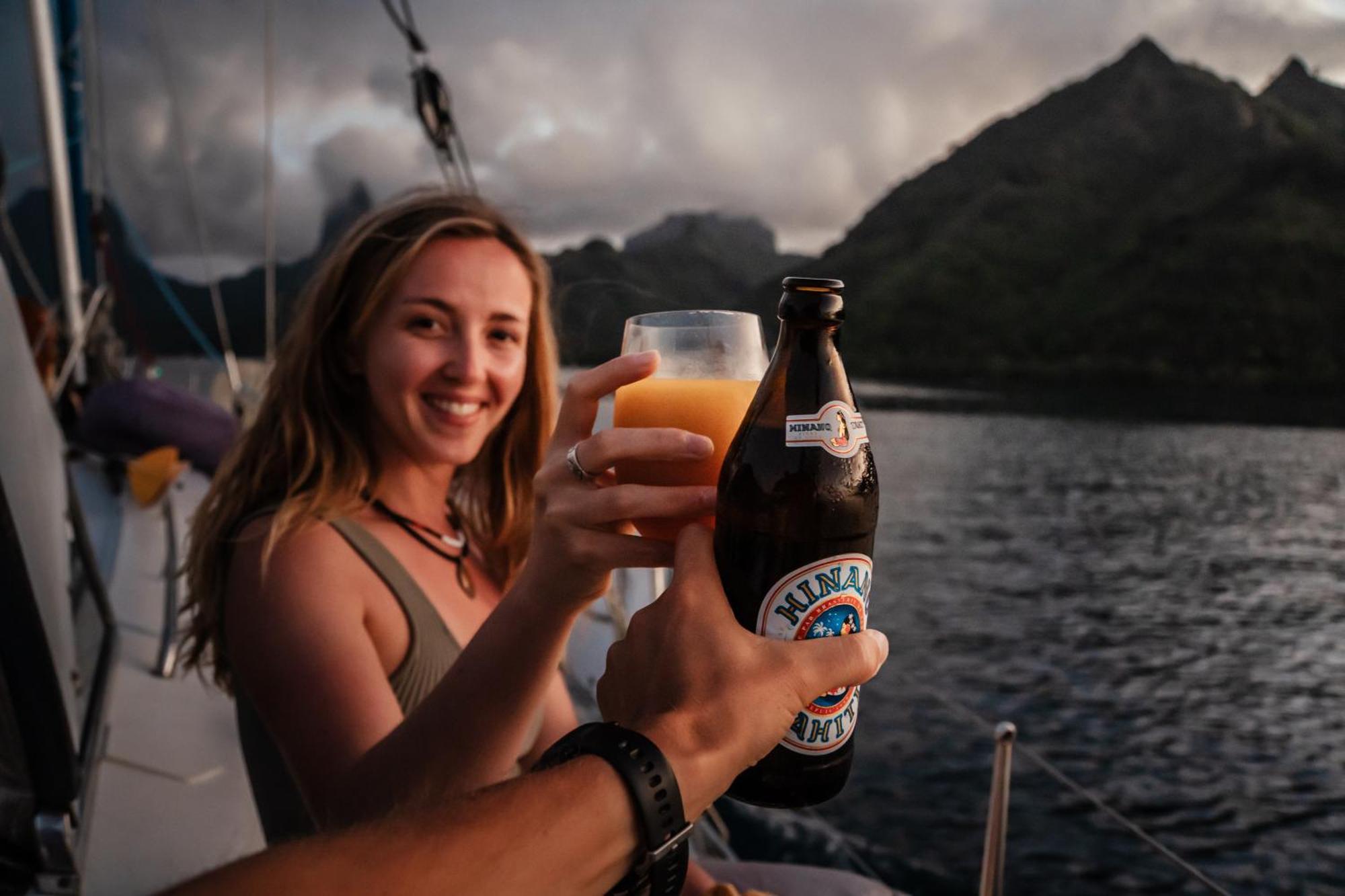 2 Nuits Insolites & 1 Excursion Voile A Bord Du Voilier Mori Ora Moorea Eksteriør billede
