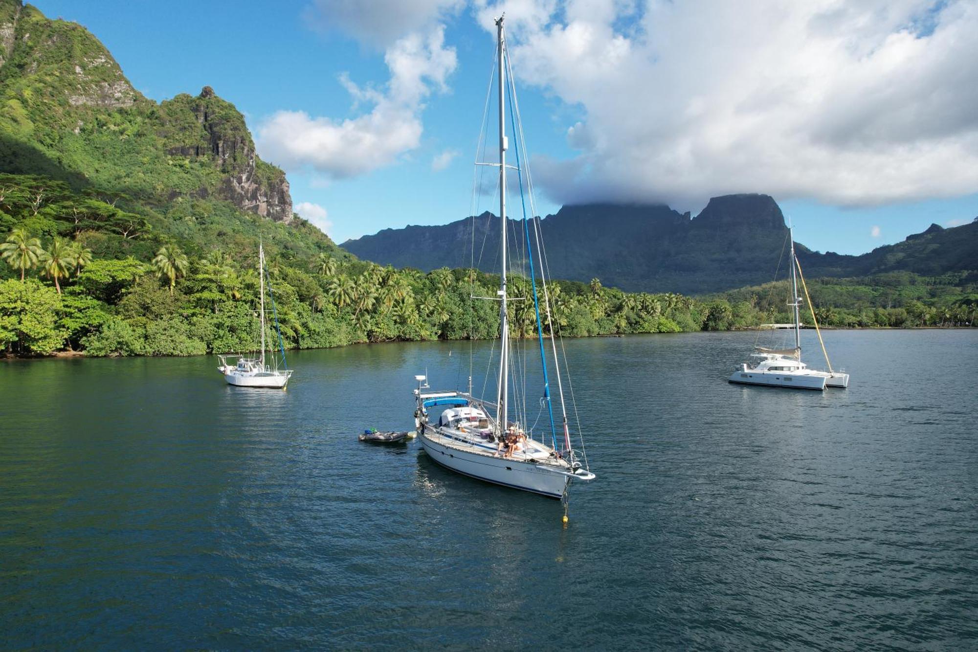 2 Nuits Insolites & 1 Excursion Voile A Bord Du Voilier Mori Ora Moorea Eksteriør billede